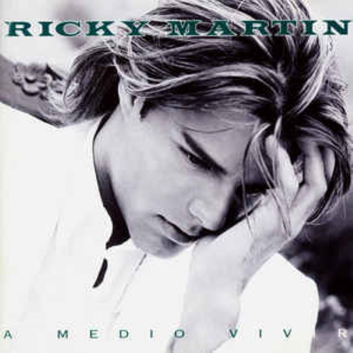 A medio vivir by Ricky Martin
